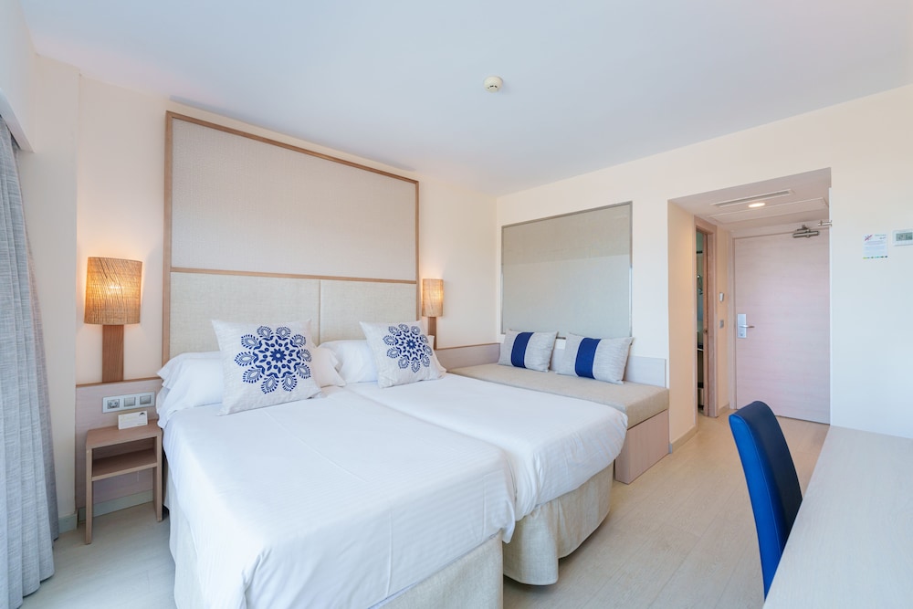 Globales Janeiro — Hotel rooms in Can Picafort, Balearic Islands