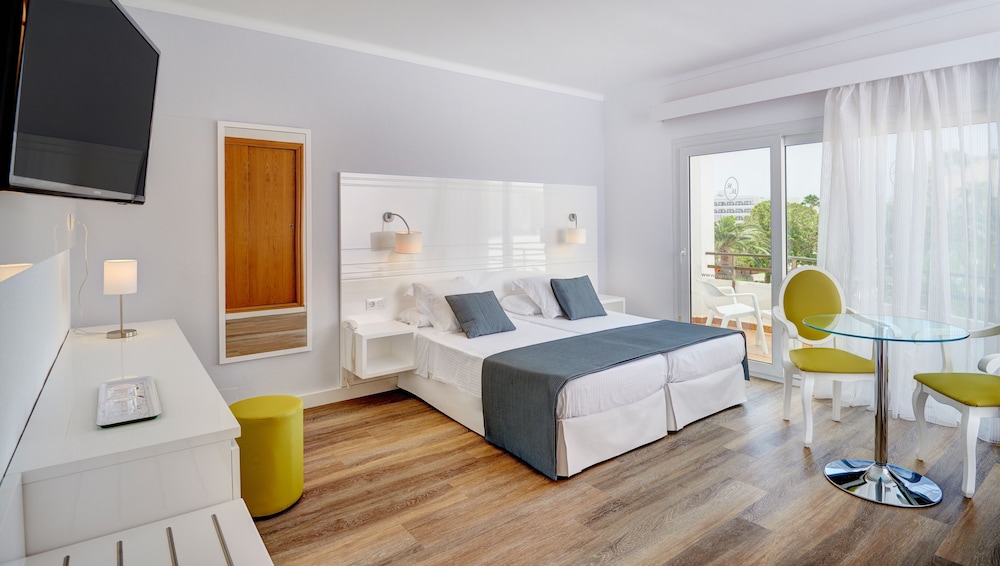 Hotel Morito — Hotel rooms in Cala Millor, Balearic Islands