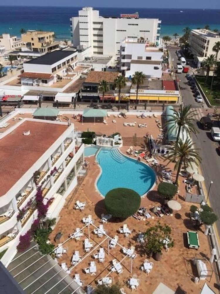 Hotel Morito — Swimming pool in Cala Millor, Balearic Islands