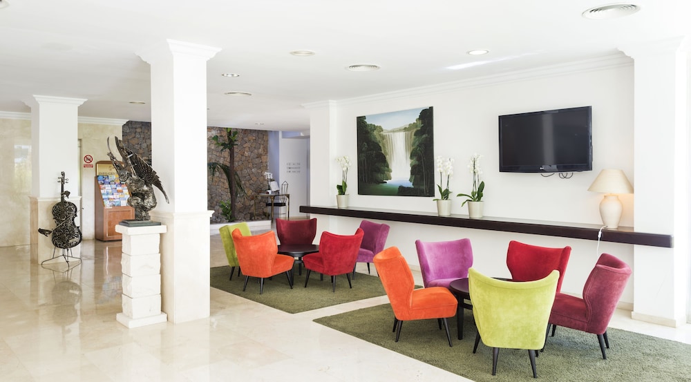 Hotel Morito — Hotel building in Cala Millor, Balearic Islands