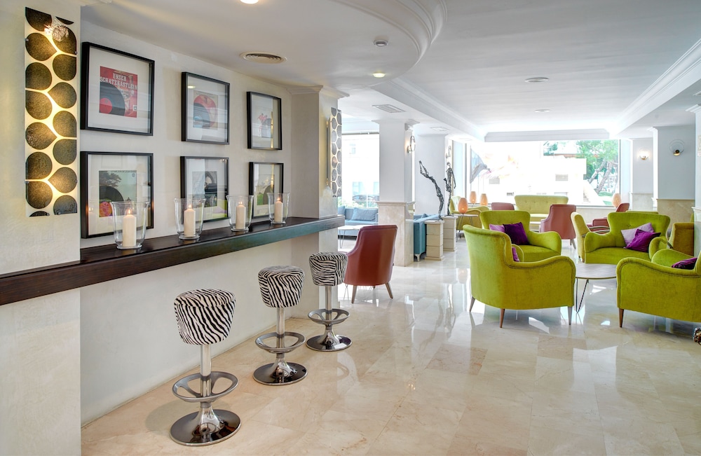 Hotel Morito — Restaurant & bars in Cala Millor, Balearic Islands