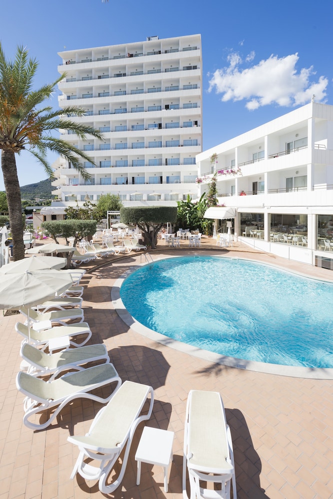 Hotel Morito — Swimming pool in Cala Millor, Balearic Islands