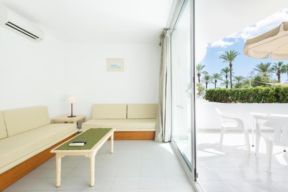 Hotel Morito — Hotel rooms in Cala Millor, Balearic Islands