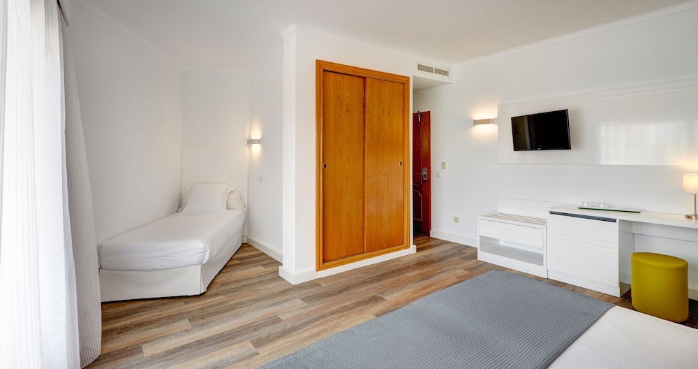 Hotel Morito — Hotel rooms in Cala Millor, Balearic Islands