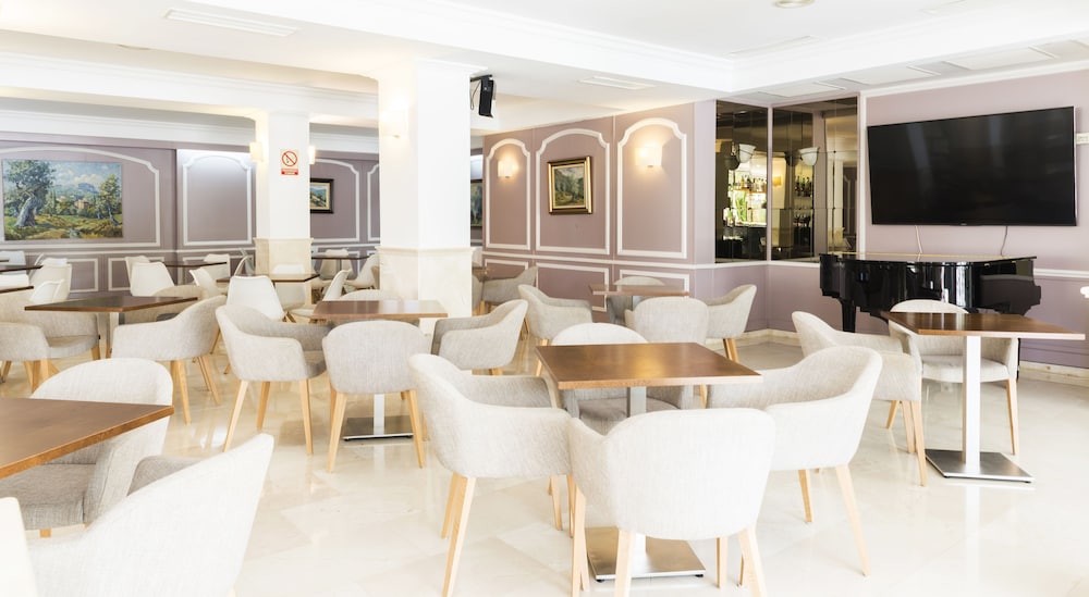 Hotel Morito — Restaurant & bars in Cala Millor, Balearic Islands