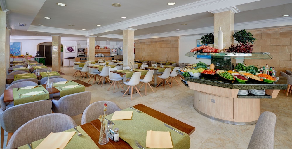 Hotel Morito — Restaurant & bars in Cala Millor, Balearic Islands