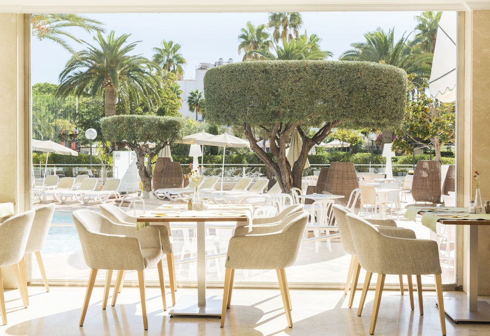 Hotel Morito — Restaurant & bars in Cala Millor, Balearic Islands