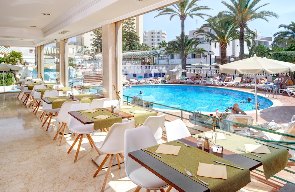 Hotel Morito — Restaurant & bars in Cala Millor, Balearic Islands