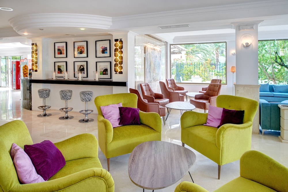 Hotel Morito — Restaurant & bars in Cala Millor, Balearic Islands