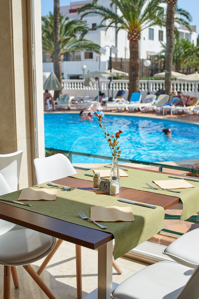 Hotel Morito — Restaurant & bars in Cala Millor, Balearic Islands