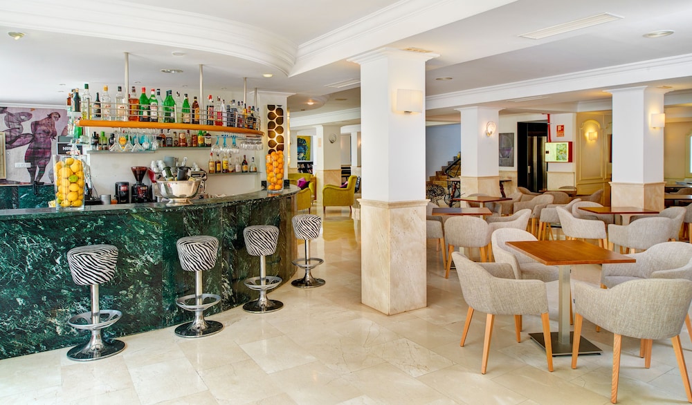 Hotel Morito — Restaurant & bars in Cala Millor, Balearic Islands