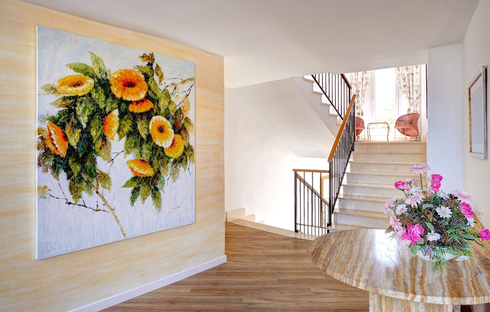 Hotel Morito — Hotel building in Cala Millor, Balearic Islands