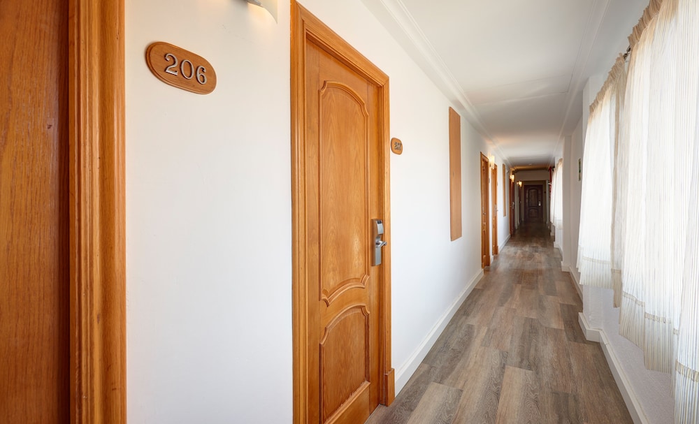 Hotel Morito — Hotel building in Cala Millor, Balearic Islands
