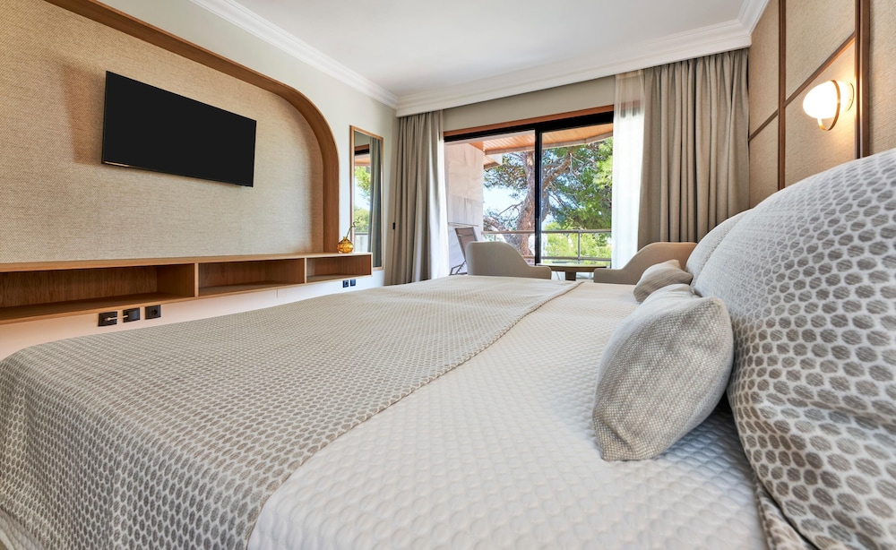 Hotel Serrano Palace — Hotel rooms in Cala Ratjada, Balearic Islands