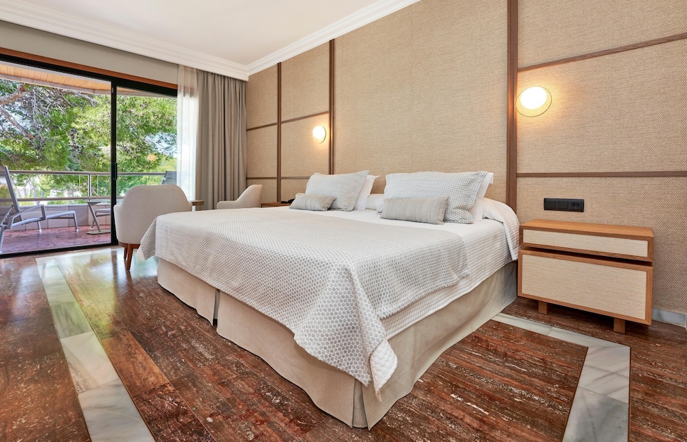 Hotel Serrano Palace — Hotel rooms in Cala Ratjada, Balearic Islands