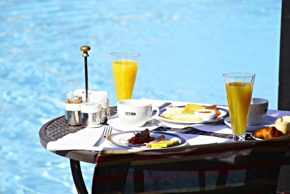 Hotel Serrano Palace — Swimming pool in Cala Ratjada, Balearic Islands