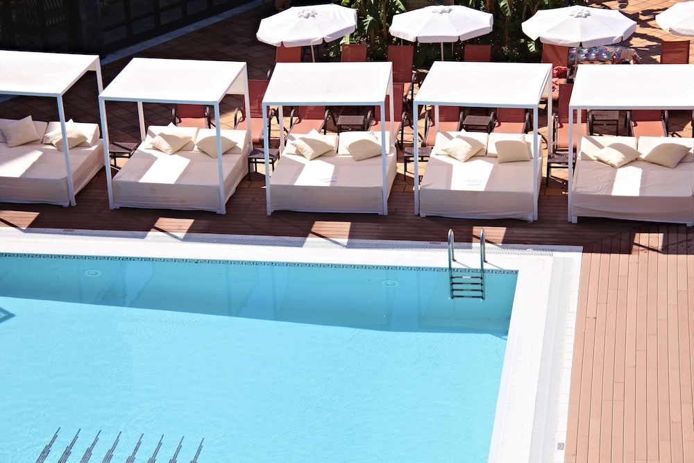 Hotel Serrano Palace — Swimming pool in Cala Ratjada, Balearic Islands