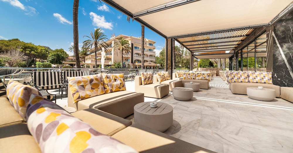 Hotel Serrano Palace — Restaurant & bars in Cala Ratjada, Balearic Islands