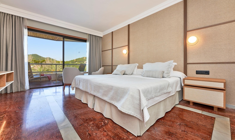 Hotel Serrano Palace — Hotel rooms in Cala Ratjada, Balearic Islands