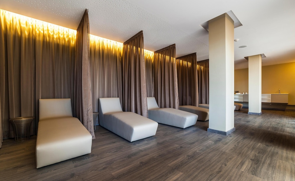 Hotel Serrano Palace — Spa in Cala Ratjada, Balearic Islands