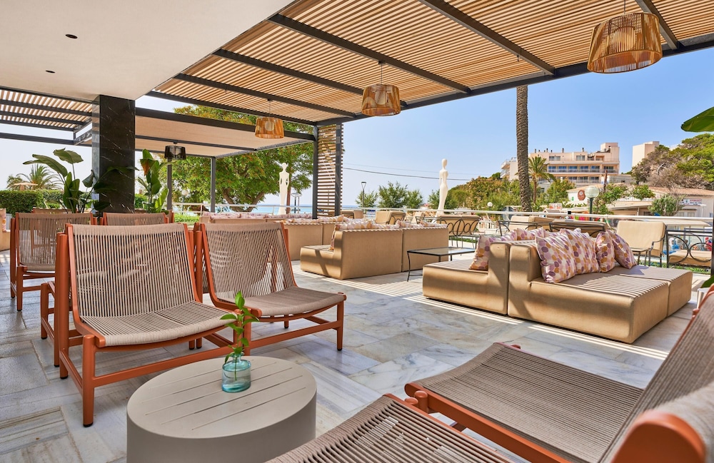 Hotel Serrano Palace — Restaurant & bars in Cala Ratjada, Balearic Islands