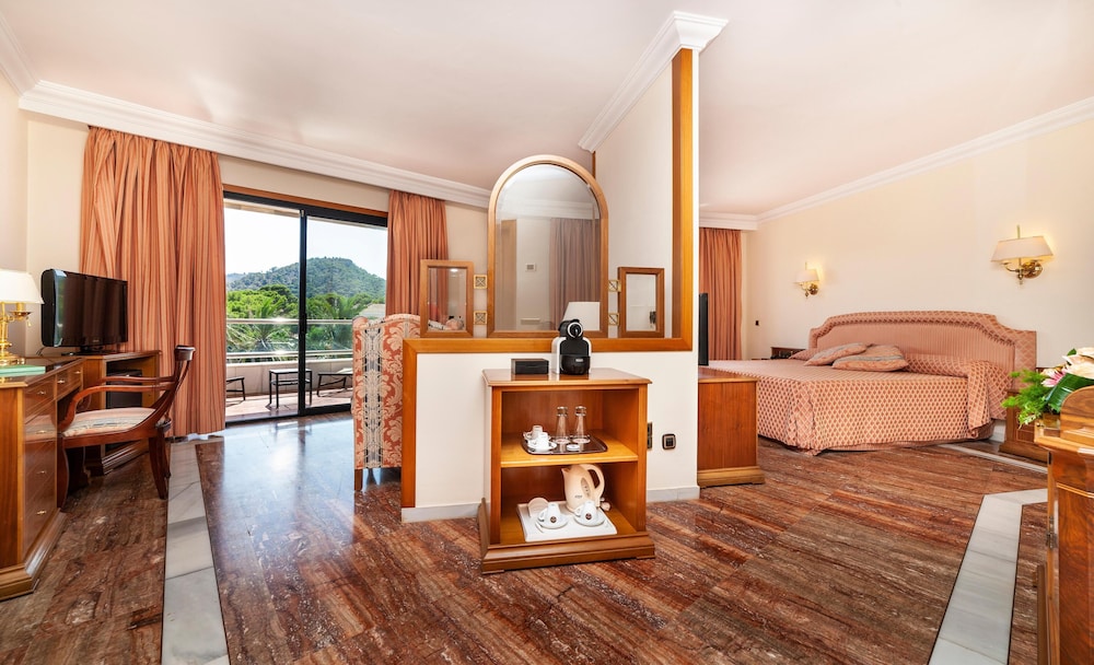 Hotel Serrano Palace — Hotel rooms in Cala Ratjada, Balearic Islands