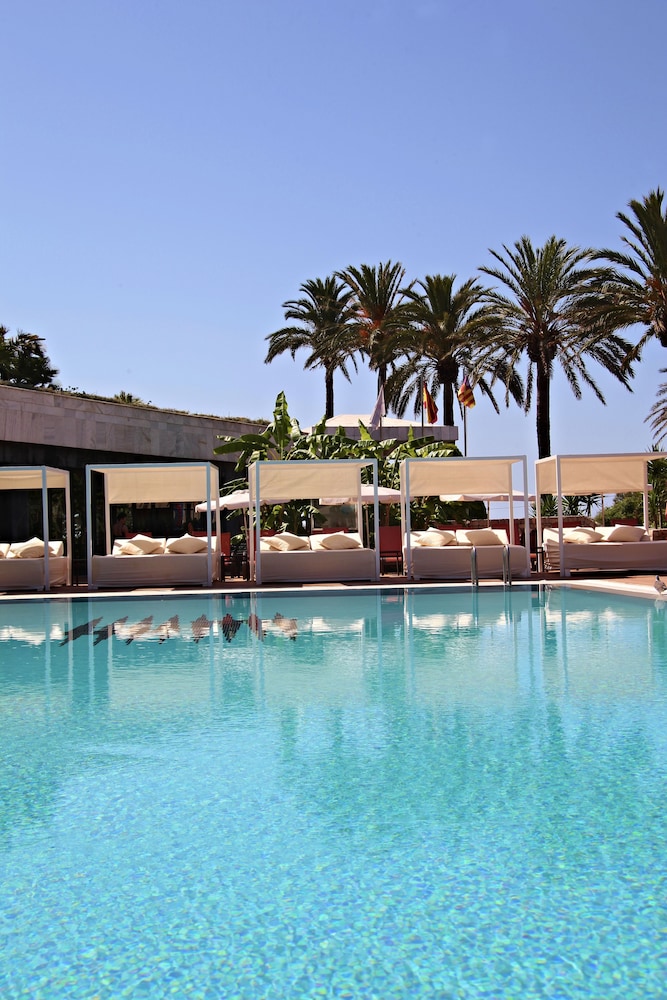 Hotel Serrano Palace — Swimming pool in Cala Ratjada, Balearic Islands