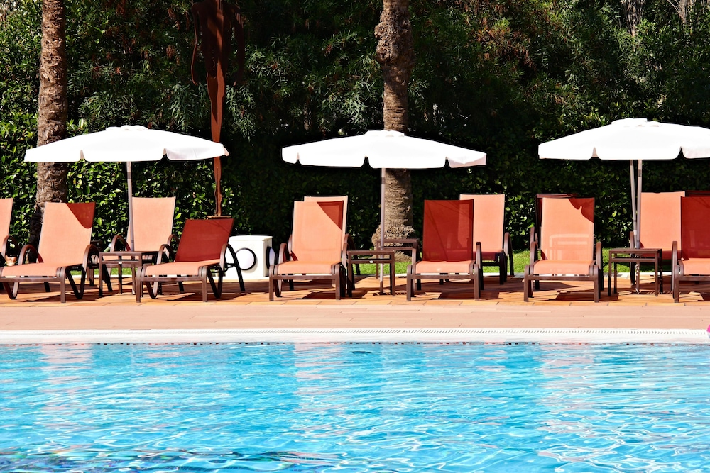 Hotel Serrano Palace — Swimming pool in Cala Ratjada, Balearic Islands