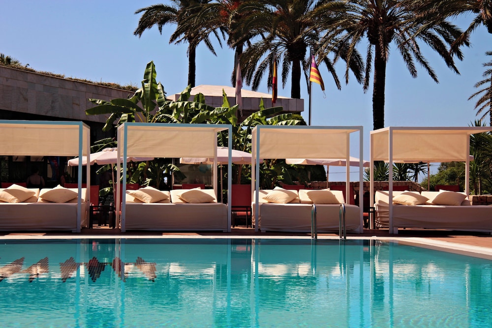 Hotel Serrano Palace — Swimming pool in Cala Ratjada, Balearic Islands