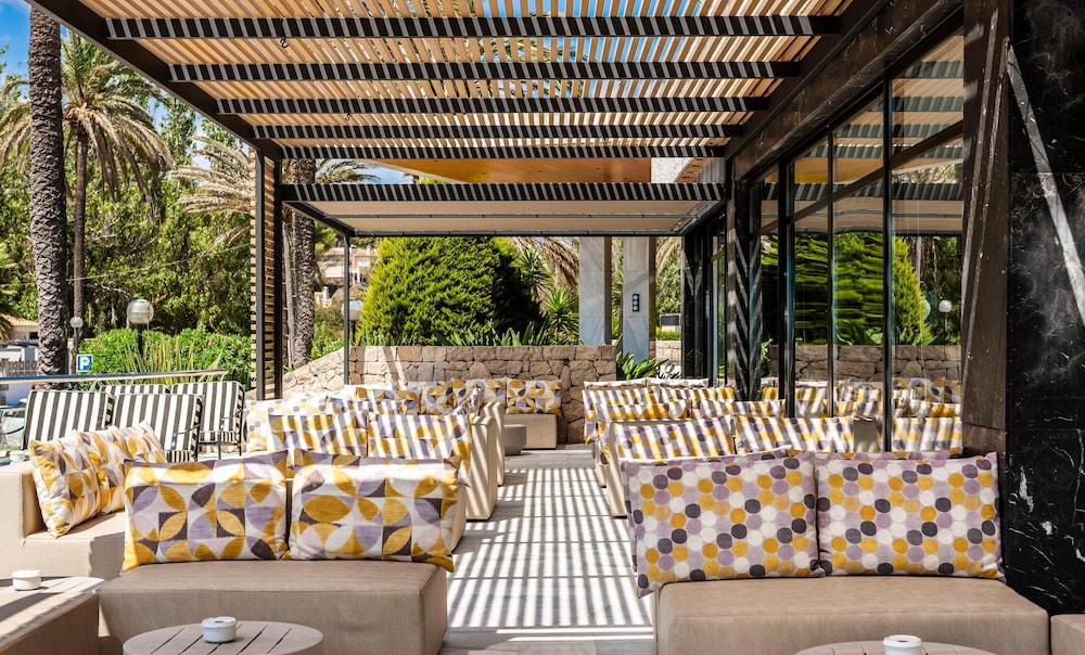 Hotel Serrano Palace — Restaurant & bars in Cala Ratjada, Balearic Islands