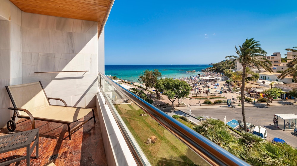 Hotel Serrano Palace — Beach in Cala Ratjada, Balearic Islands