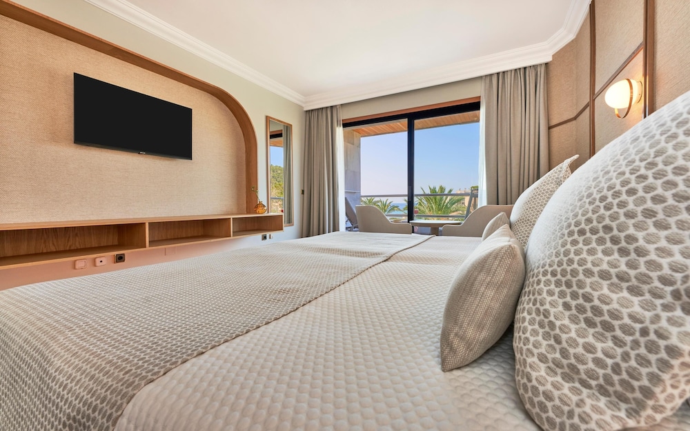 Hotel Serrano Palace — Hotel rooms in Cala Ratjada, Balearic Islands