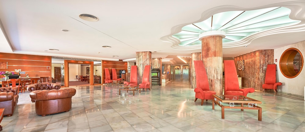 Hotel Serrano Palace — Hotel building in Cala Ratjada, Balearic Islands