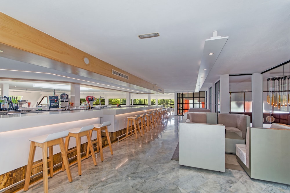 Hotel Exagon Park — Restaurant & bars in Can Picafort, Balearic Islands