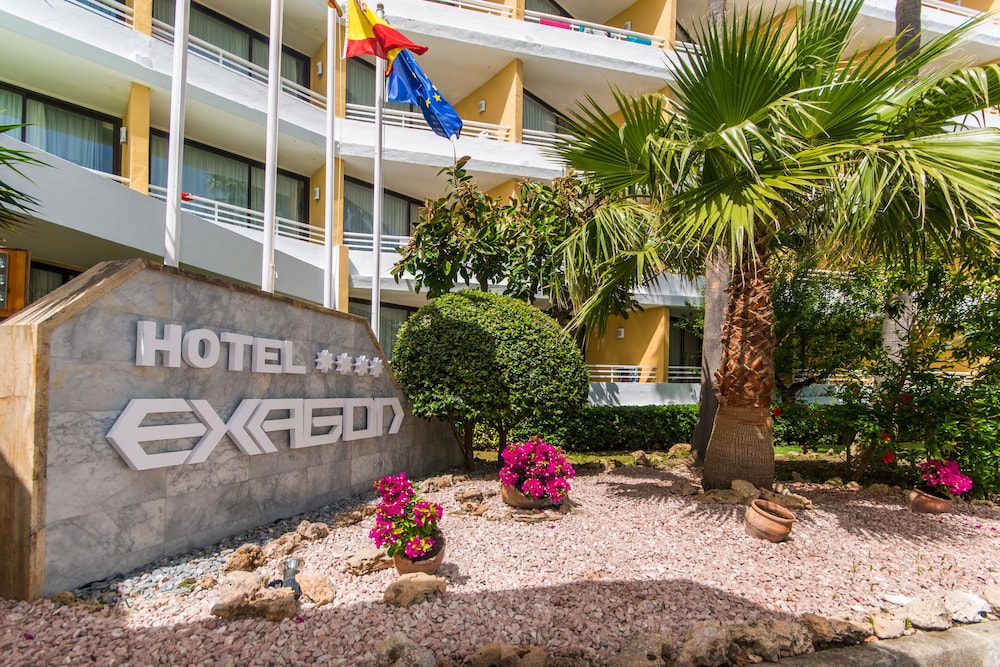 Hotel Exagon Park — Hotel building in Can Picafort, Balearic Islands
