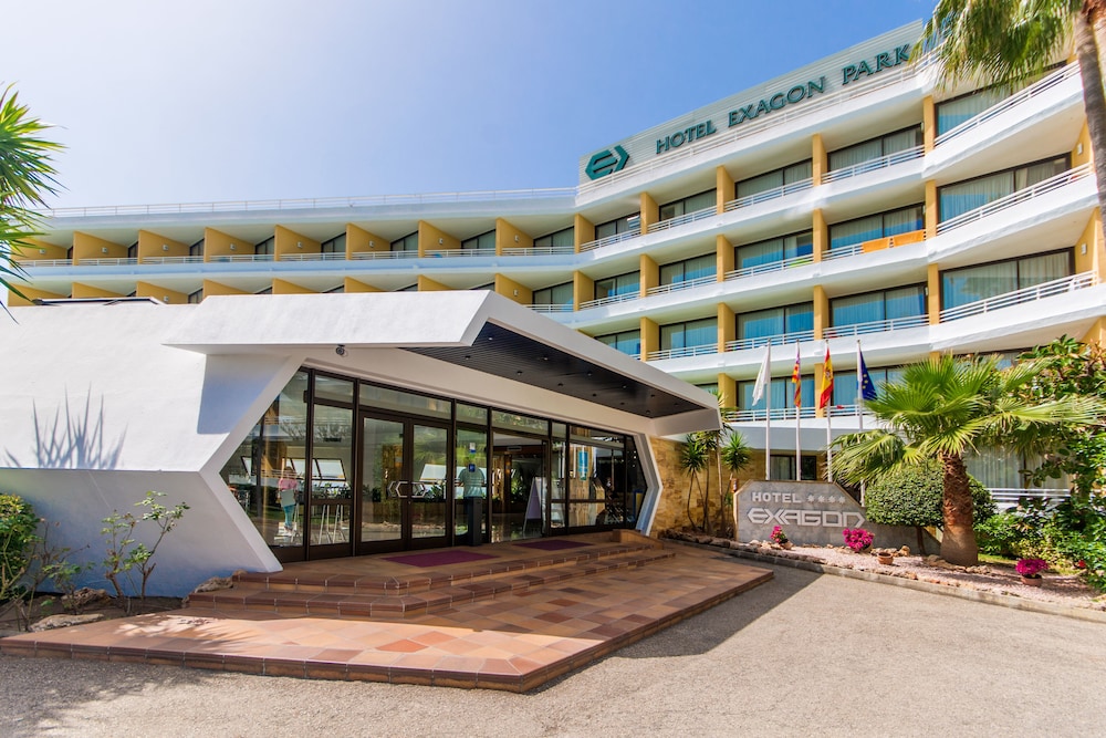 Hotel Exagon Park — Hotel building in Can Picafort, Balearic Islands