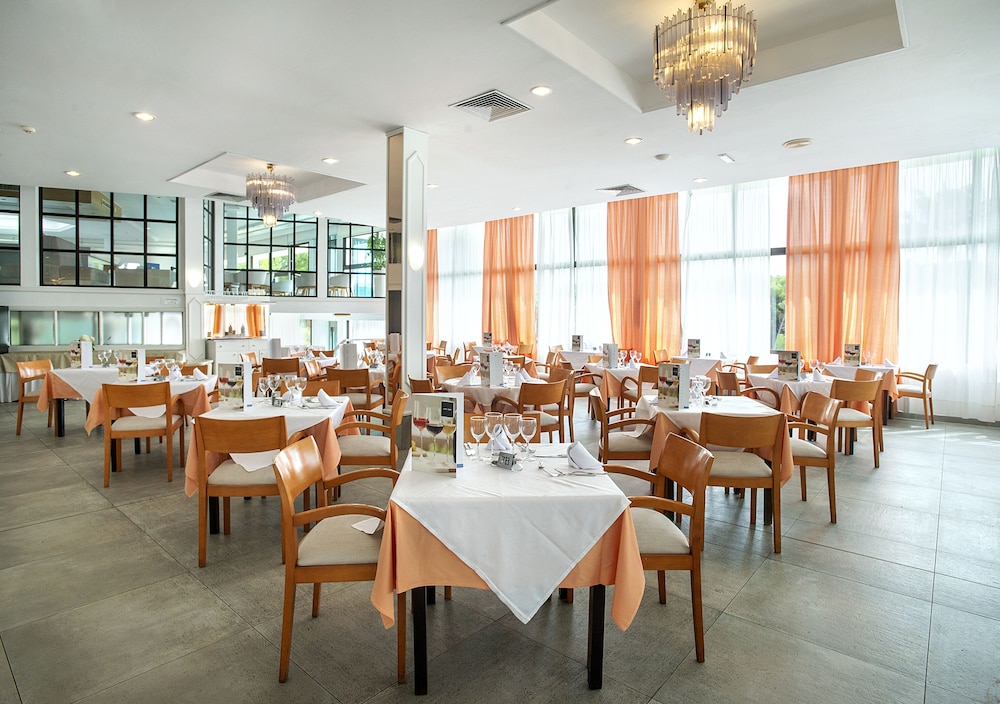 Hotel Exagon Park — Restaurant & bars in Can Picafort, Balearic Islands