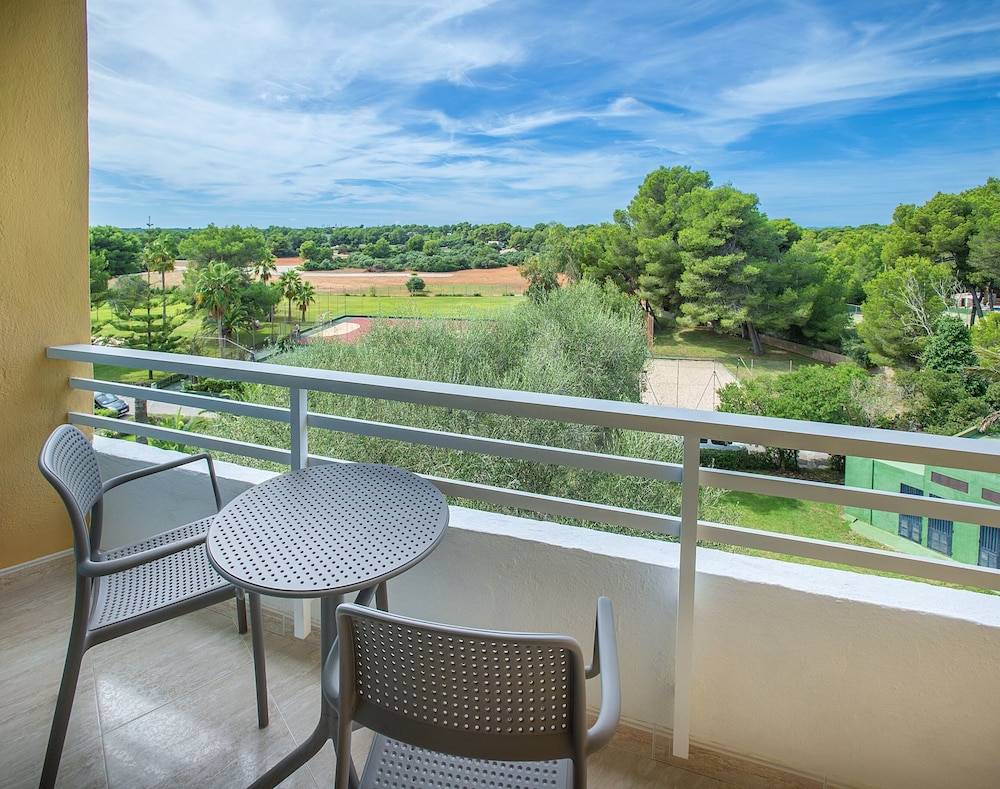 Hotel Exagon Park — Hotel rooms in Can Picafort, Balearic Islands
