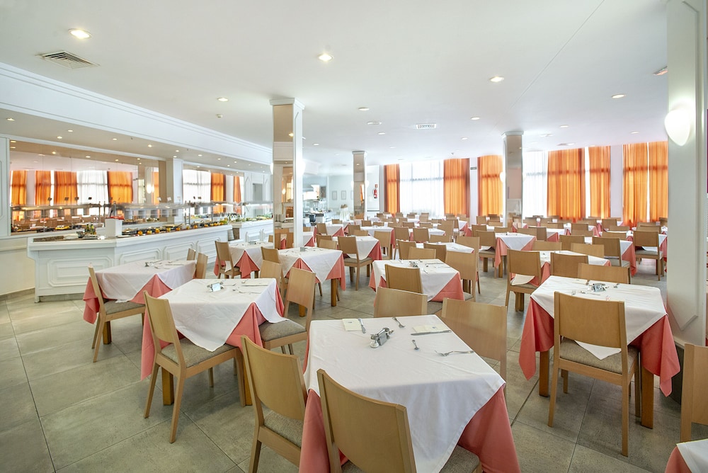 Hotel Exagon Park — Restaurant & bars in Can Picafort, Balearic Islands