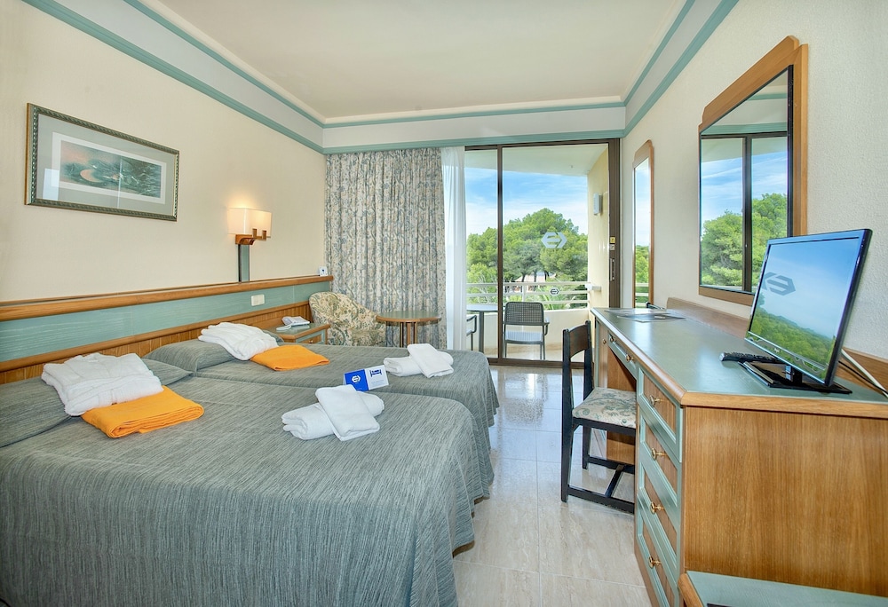Hotel Exagon Park — Hotel rooms in Can Picafort, Balearic Islands