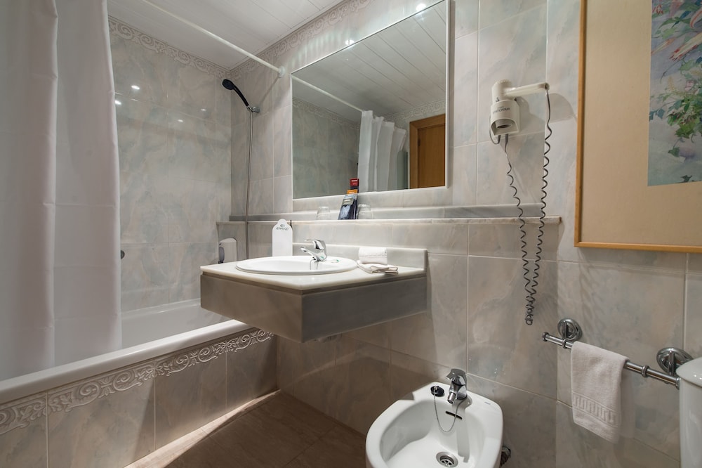 Hotel Exagon Park — Hotel rooms in Can Picafort, Balearic Islands