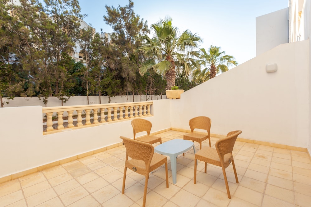 Zodiac Hotel — Hotel building in Hammamet, Nabeul