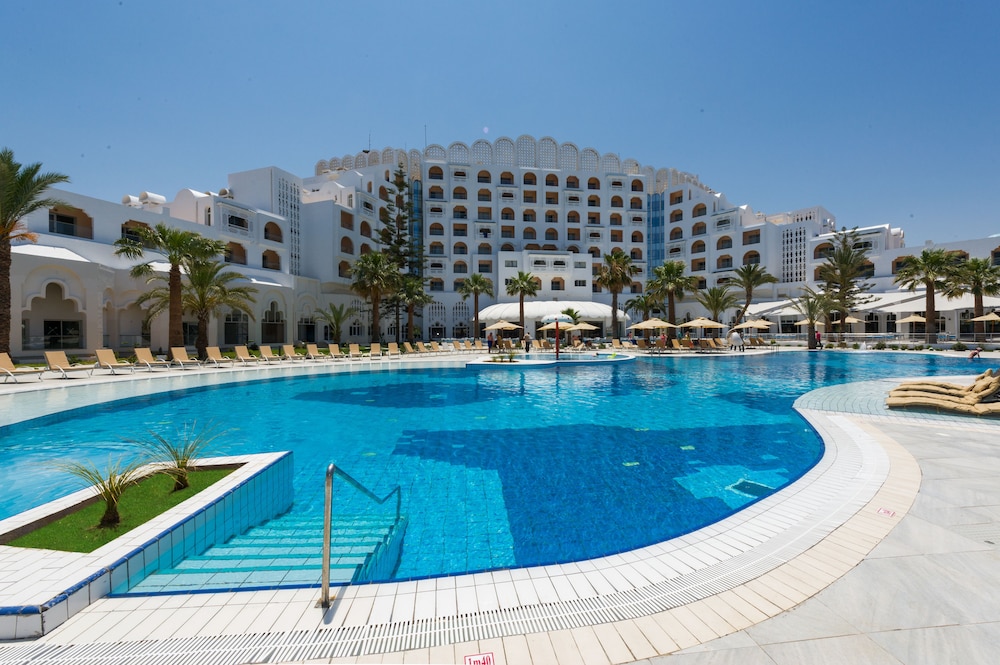 Marhaba Palace — Swimming pool in Port El Kantaoui