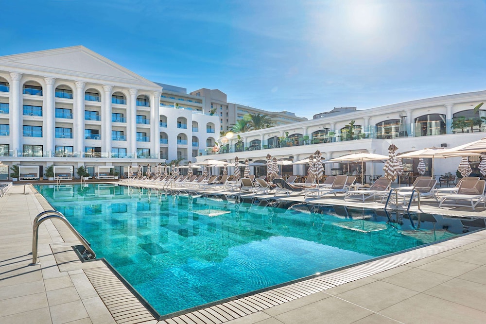 Hotel Princess Inspire Tenerife - Adults Only (+16) — Swimming pool in Costa Adeje, Canary Islands