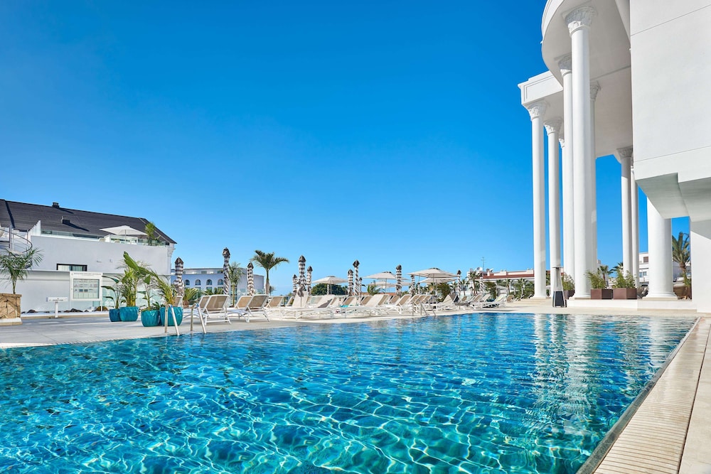 Hotel Princess Inspire Tenerife - Adults Only (+16) — Swimming pool in Costa Adeje, Canary Islands