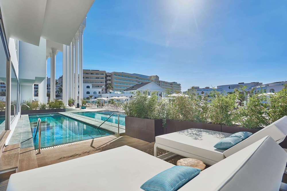 Hotel Princess Inspire Tenerife - Adults Only (+16) — Swimming pool in Costa Adeje, Canary Islands