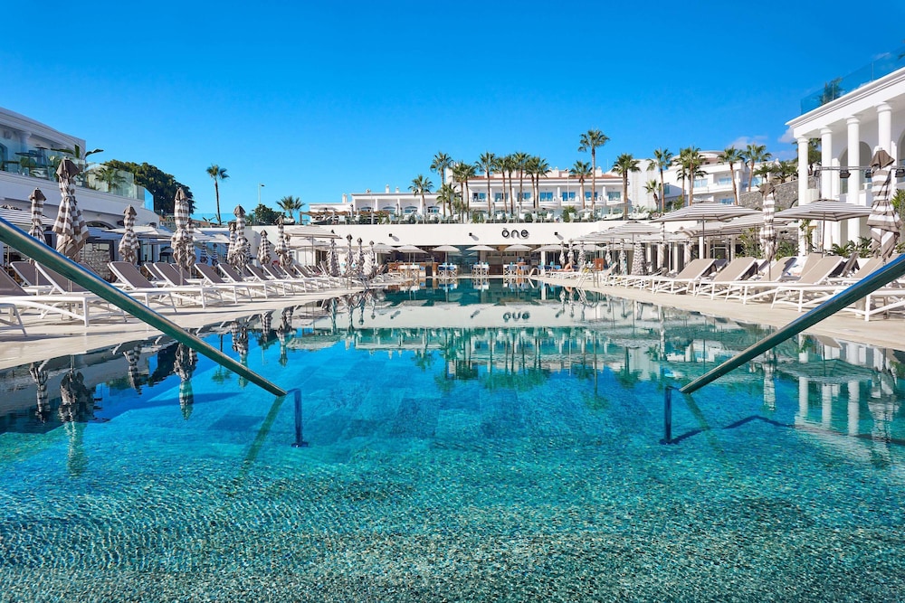 Hotel Princess Inspire Tenerife - Adults Only (+16) — Swimming pool in Costa Adeje, Canary Islands