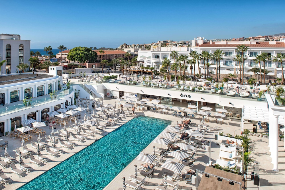 Hotel Princess Inspire Tenerife - Adults Only (+16) — Swimming pool in Costa Adeje, Canary Islands