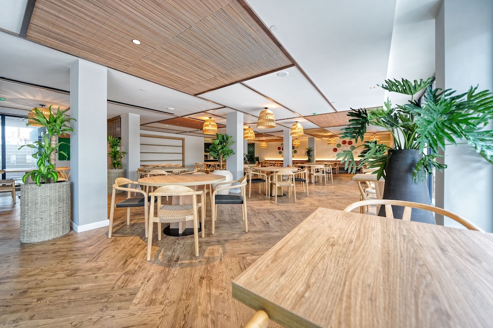 HOVIMA Suites Costa Adeje — Restaurant & bars in Costa Adeje, Canary Islands