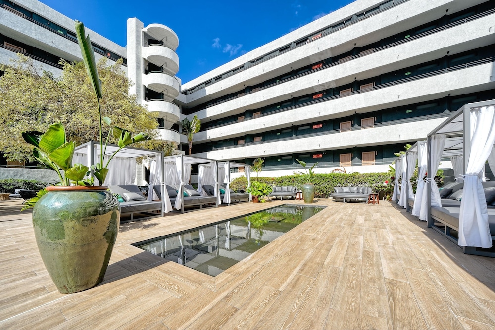 HOVIMA Suites Costa Adeje — Hotel building in Costa Adeje, Canary Islands